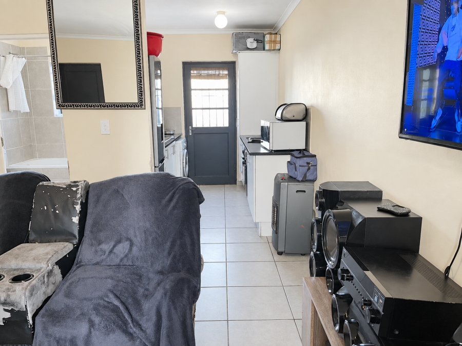 To Let 2 Bedroom Property for Rent in Parklands Western Cape